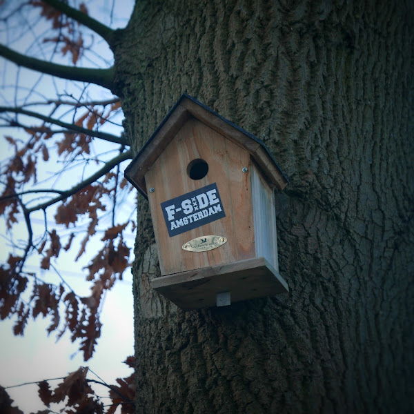 Vogelhuisje met Fis-de-sticker, station Zevenaar