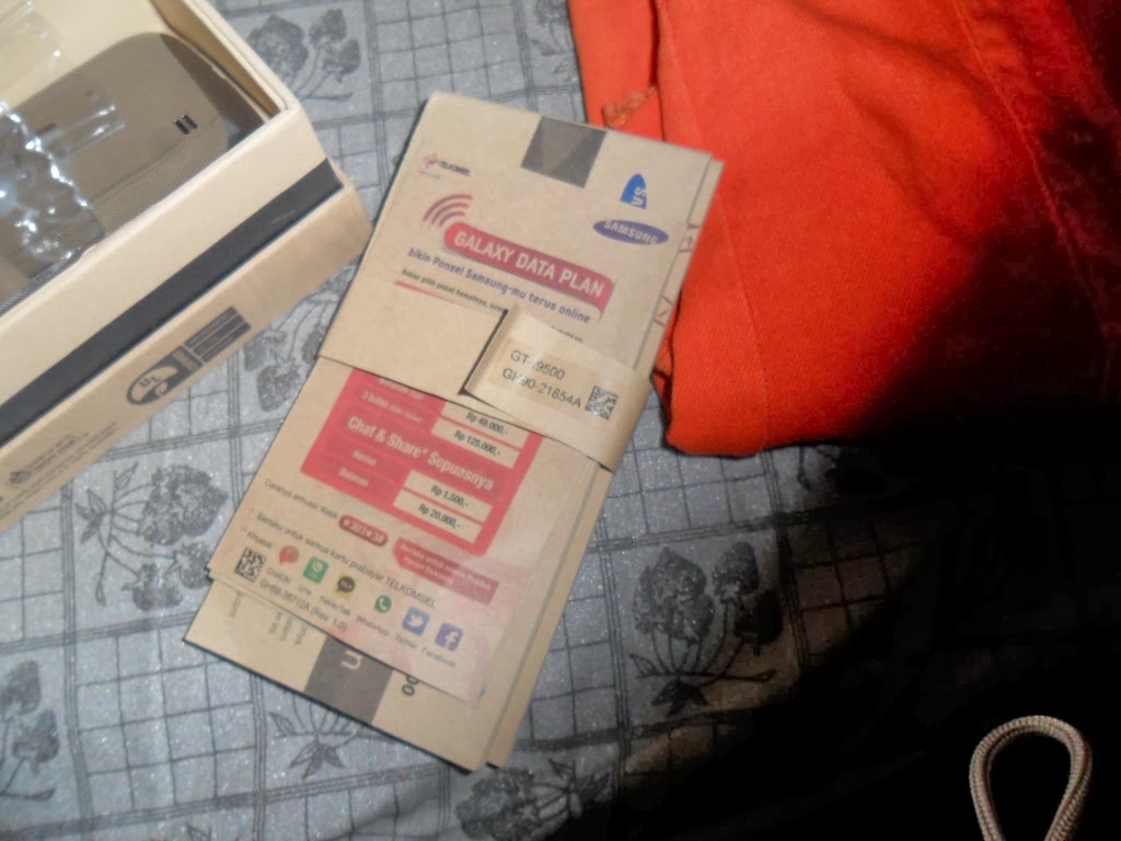 Tips Trik Cara Membedakan Samsung Galaxy S4 Asli Dan Palsu (CLONE GALAXY S4) Kali ini saya akan share tips trik trik gampang bedain Handphone Samsung Galaxy Asli sama ya Tips Trik Cara Membedakan Samsung Galaxy S4 Asli Dan Palsu (CLONE GALAXY S4)