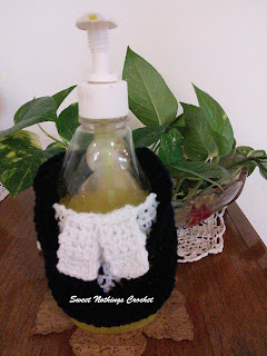 Shyama Nivas, sweetnothingscrochet, blogaday, spreadsmiles, Oswal Cashmilon, Pradhan Embroidery Stores, lawyer bottle cover, lawyer wine bottle cover, lawyer soap dispenser cover, lawyer coat, crochet lawyer coat, crochet lawyer bib,