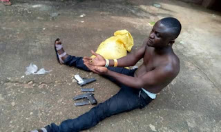 Photos: Man nabbed at Obudu Motor Park with pistols and magazines buried in a bag of garri