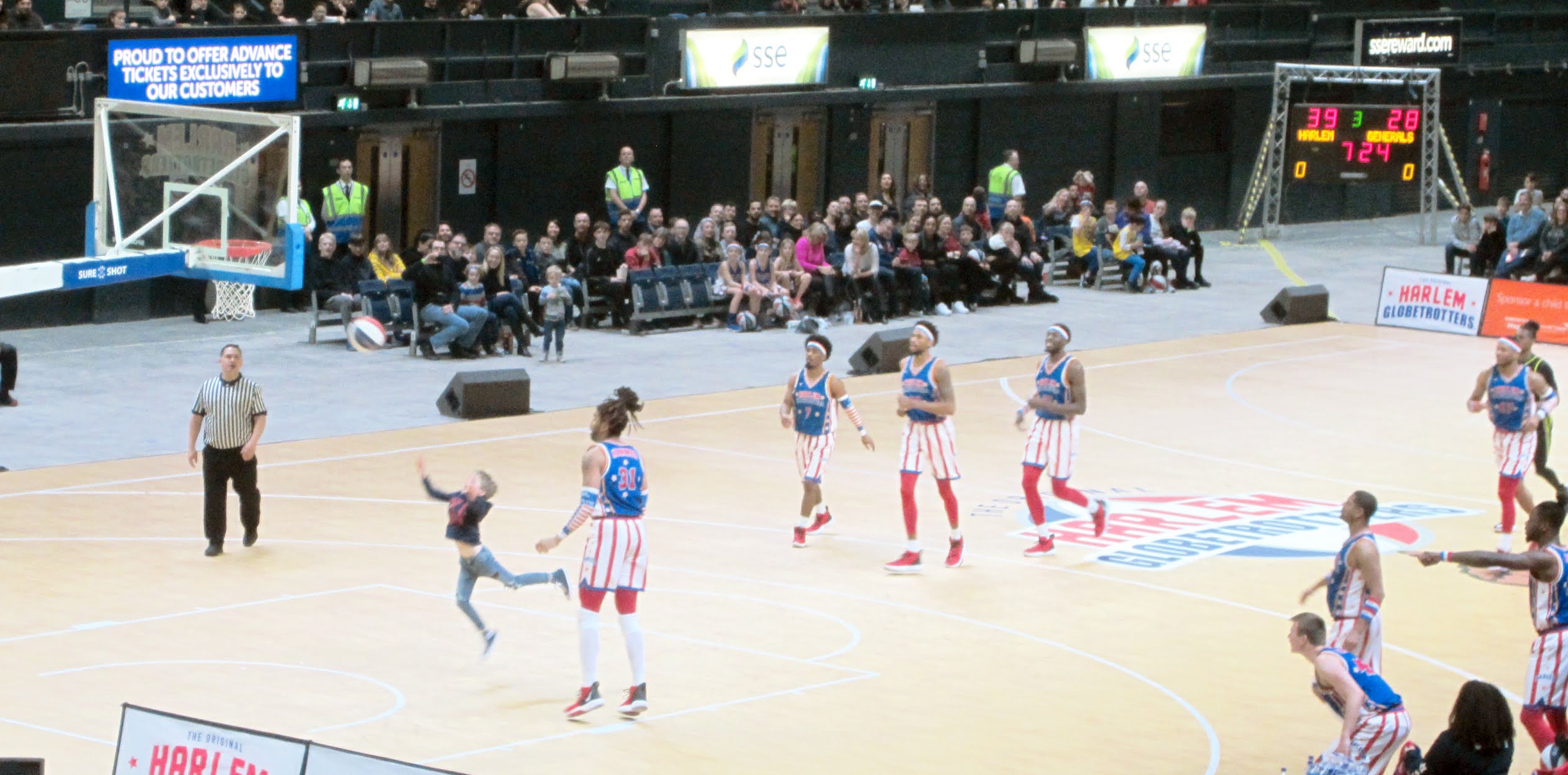 Crowd member takes a shot during the Harlem Globetrotters game