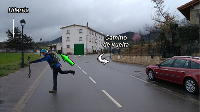 Seguimos la carretera dirección al cementerio Seguimos la carretera dirección al cementerio