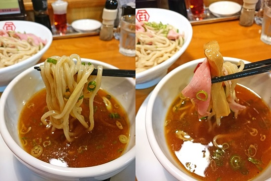 醤油肉汁つけ麺(普通)の中太麺とトッピングの写真