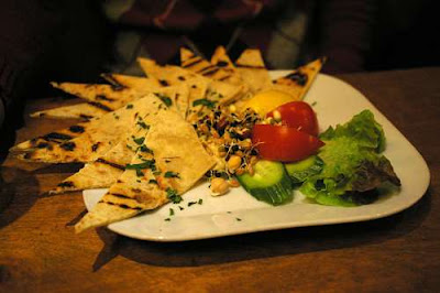 hummus mit fladenbrot