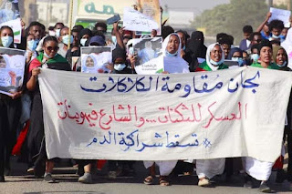 "الاثنين الساخن في السودان" حشود قادمة للقصر لإسقاط الانقلاب وأحزاب بداخله تتفق مع العسكر