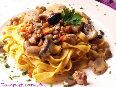 Tagliatelle integrali con funghi e salsiccia - Ricette tagliatelle fatte in casa