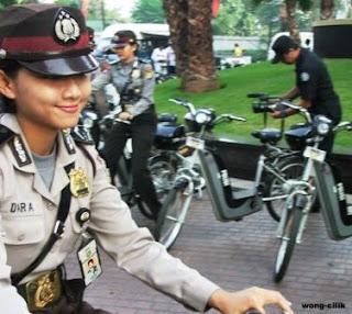 Klo polisinya imut2 kek gini bakan gimana yaa?