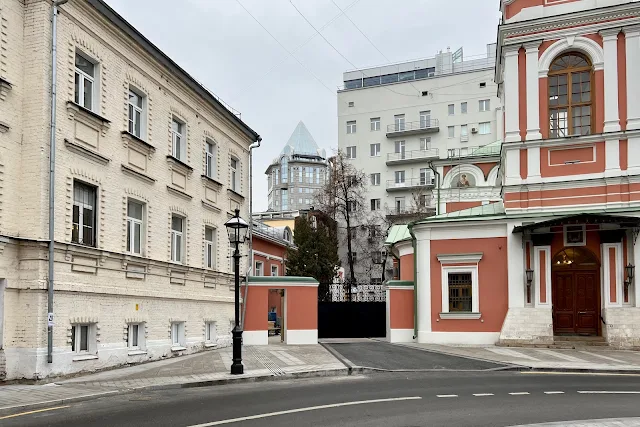 Елисеевский переулок, храм Воскресения Словущего на Успенском Вражке