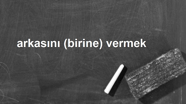 arkasını (birine) vermek