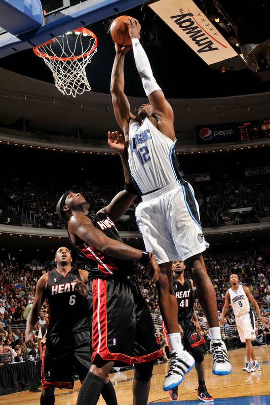 dwight howard dunking on lebron james. Jermaine dunked on Howard