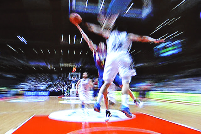 Partido de baloncesto entre el Real Madrid y el Barcelona. Tapón de Reyes.