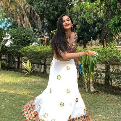Actress Tamanna Vyas celebrates Holi, shares pictures on Facebook