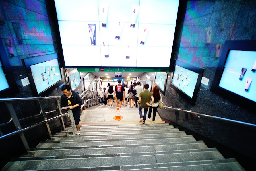 fashion shopping in Gangnam subway station