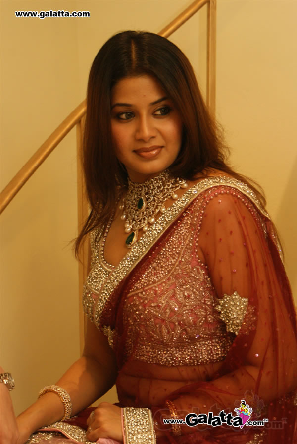 Sangeetha in Saree - Sangeetha Hot Pics in Red Saree