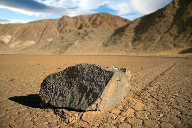 Misteri Batu Berjalan Death Valley Akhirnya Terpecahkan