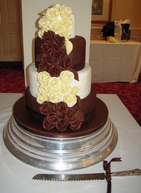 Chocolate Wedding Cakes With Lilies