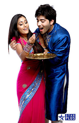 Hina Khan with Ranbeer in Star Parivaar Awards 2010