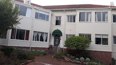 ONE OF A KIND GROUND FLOOR FLAT FOR SALE IN CLAREMONT/ KENILWORTH