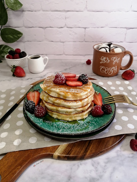 pancakes, brunch, breakfast, food, food flatlay, hot chocolate, food blogger, food photography, food pictures, strawberries, raspberries, golden syrup, maple syrup, sunday breakfast, sunday brunch, sweet and savoury, birthday pancakes, birthday,