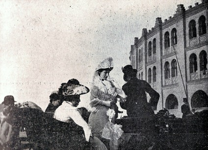 1903-07-02 (p. 9 SyS) Al salir de la plaza 001