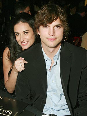 ashton kutcher and demi moore wedding. Moore told fans on Twitter,
