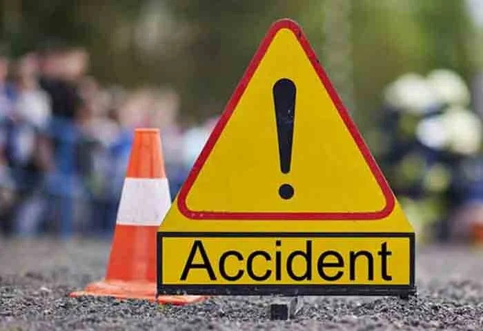 Bangalore, News, National, Accident, Death, Student, bus, hospital, Bangalore: Student died in road accident.