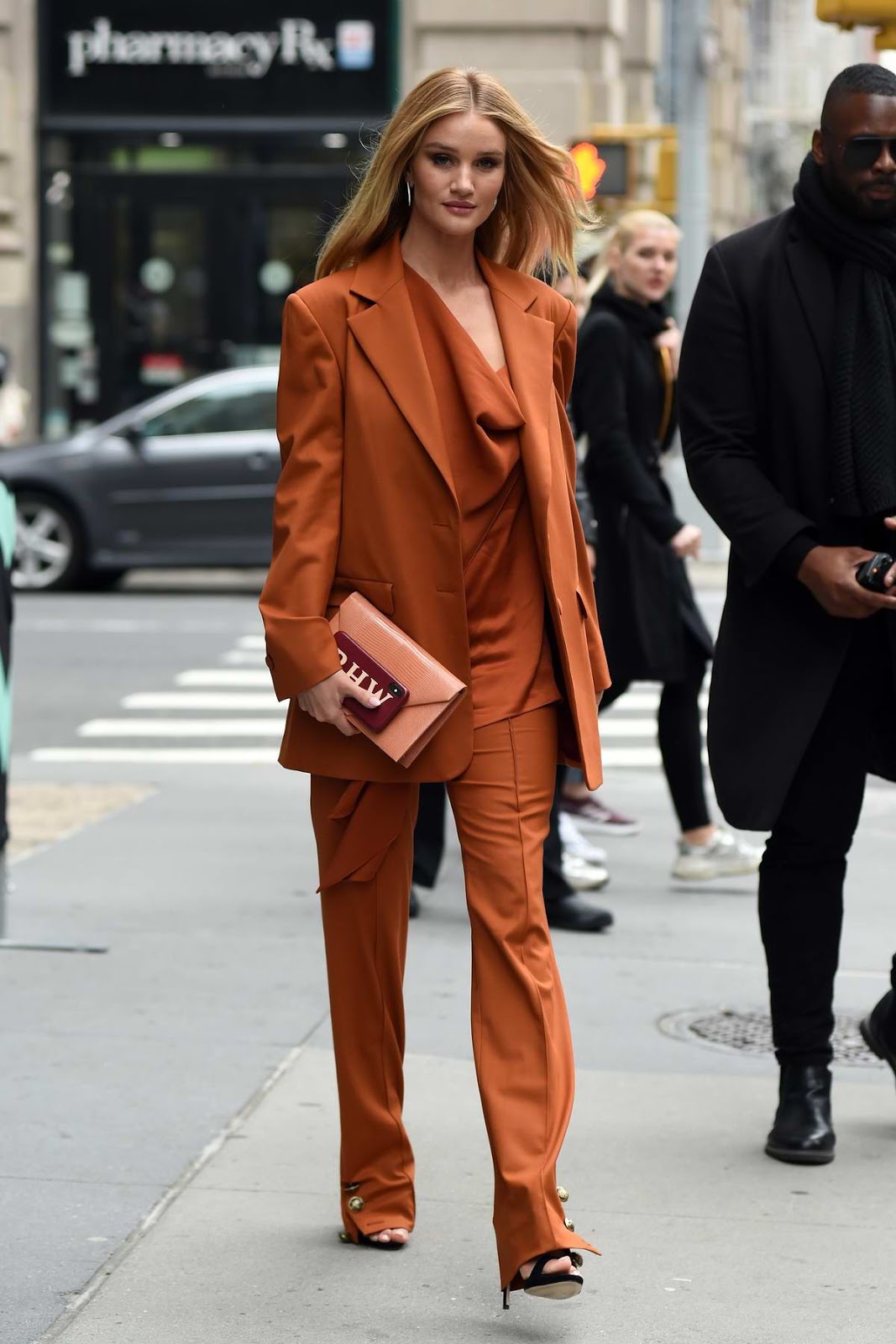 Rosie Huntington-Whiteley – Celebrity Street Style Fashion in New York City