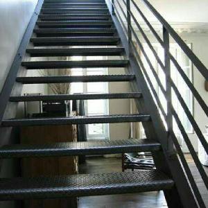 Menghitung permeter tangga  lurus  harga tangga  besi  