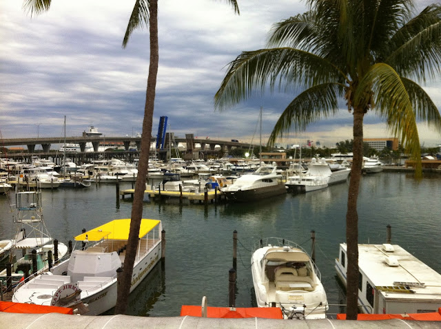 Cais ao lado do Bayside Marketplace