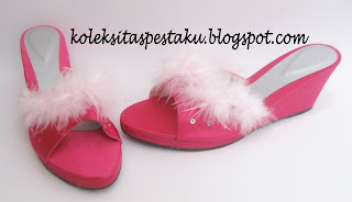 Sepatu Sandal Pesta Hak Wedges Model Bulu Bulu Pink Baby Cantik Unik Terbaru