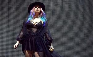 Kesha gives surprise performance at Coachella