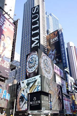 Milus Tells Time on Times Square