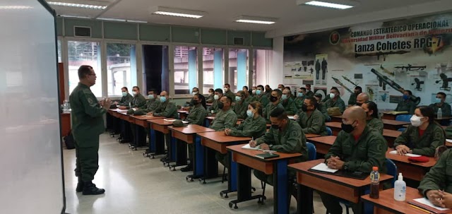 COMZODIMAINCEN dictó clases al personal de Oficiales cursantes de la maestría de Táctica Naval