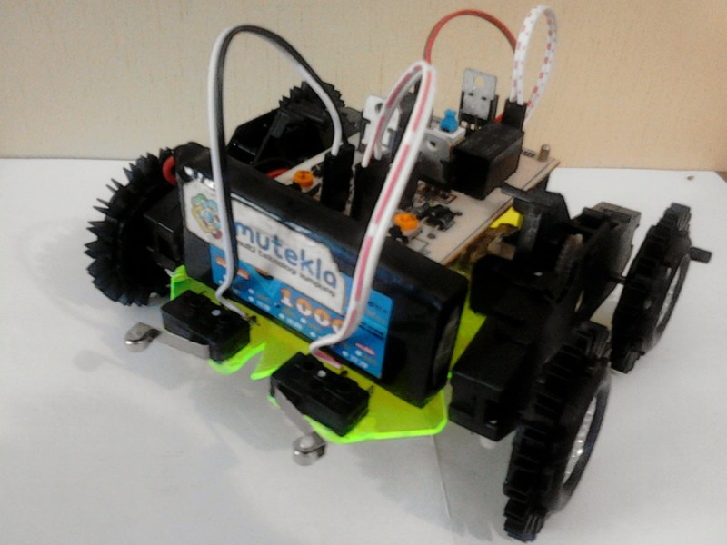 Seputar Robot: Kumpulan Cara Membuat Robot dari Barang Bekas