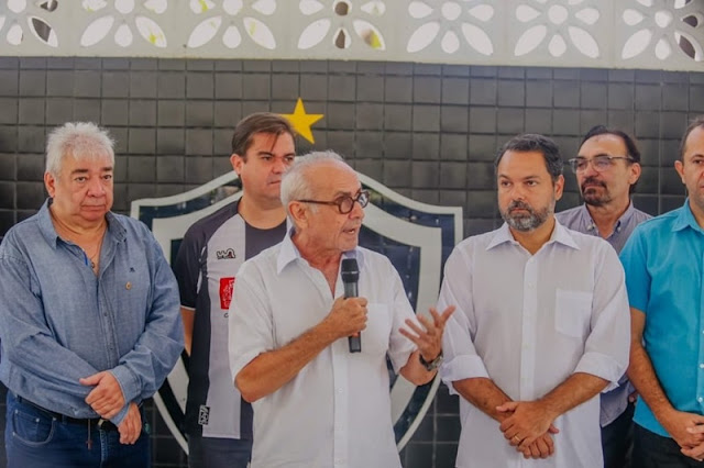 Cícero assina convênio com Botafogo-PB que beneficia alunos da Rede Municipal do projeto ‘Campeões do Amanhã’