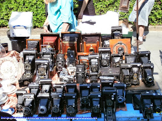 Puesto de cámaras de fotos antiguas en el mercadillo de Portobello Road