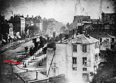 Foto de la primera persona fotografiada del mundo, foto tomada en el año 1838. Fotos insólitas que se han tomado. Fotos curiosas.