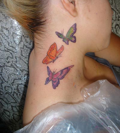 Imagens de tatuagem de borboleta no pescoço