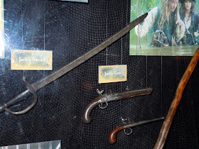 Pirates 4 Jack Sparrow sword and gun props