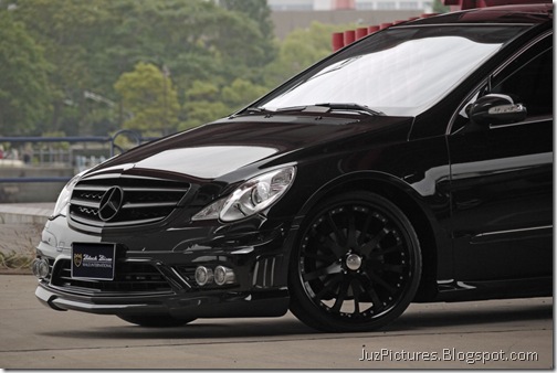 mercedes-r-class-black-bison-headlights