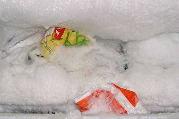 5 Tips Menghilangkan Bunga Es di Freezer Kulkas, Gak Sulit! 5 Tips Menghilangkan Bunga Es di Freezer Kulkas, Gak Sulit!