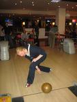 Father and daughter activities: Bowling - under the leg