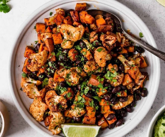 Roasted sweet potato & cauliflower tacos #vegetarian #lunch