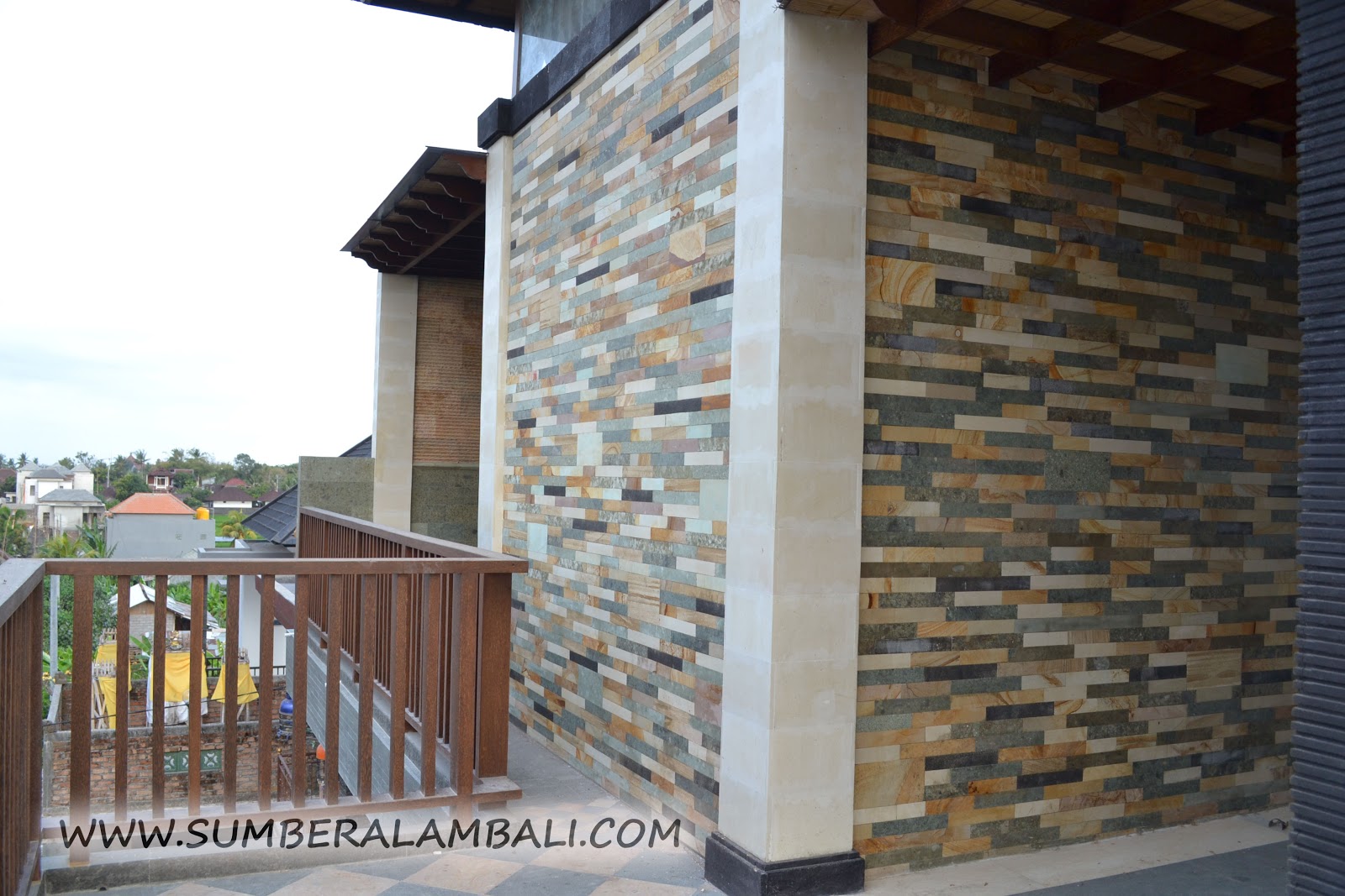  Teras - 15 model keramik dinding motif batu alam pada teras rumah