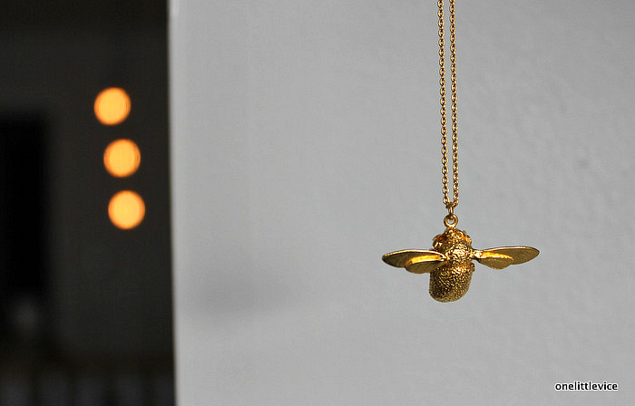 Bumblebee Pendant Necklace – Ikram