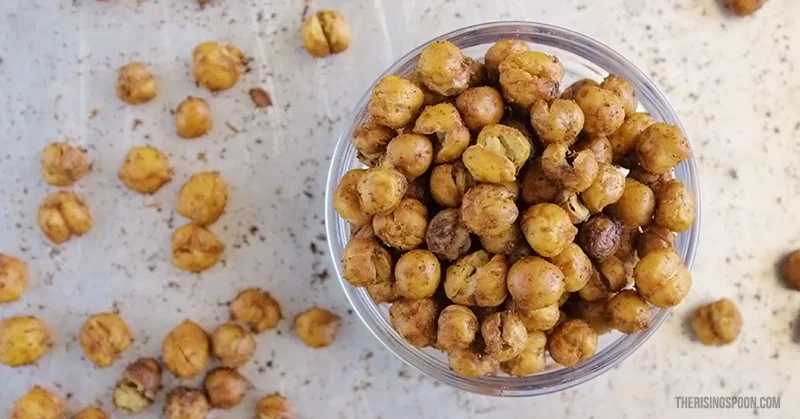 Crunchy Roasted Chickpeas with Harissa and Garlic 