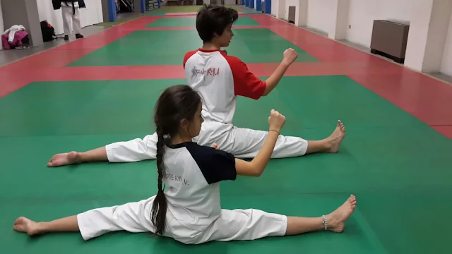 due atleti del karate vittorio veneto si allenano