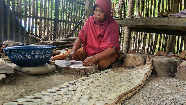 WISATA OLEH OLEH DI TANJUNG LESUNG