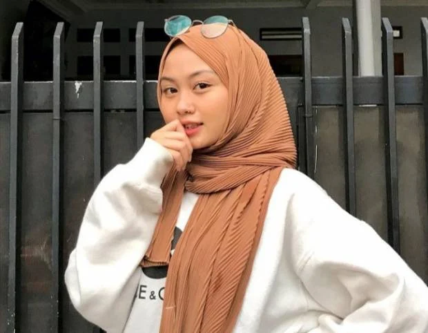 5 Tren Warna Gaya Pasmina Plisket Untuk 2021 - Warna jilbab pashmina yang netral