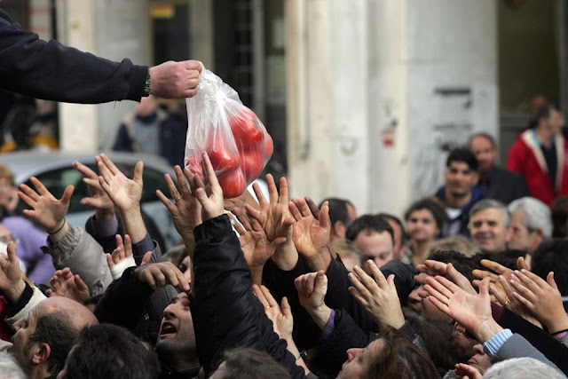 Μια κοινωνία επιστρατευμένη και εξαθλιωμένη 